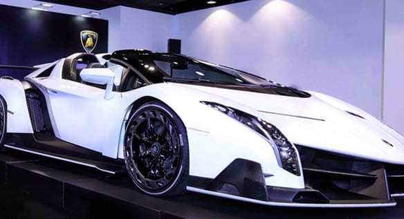 Not for sale – White VENENO ROADSTER – Agent4Stars.com
